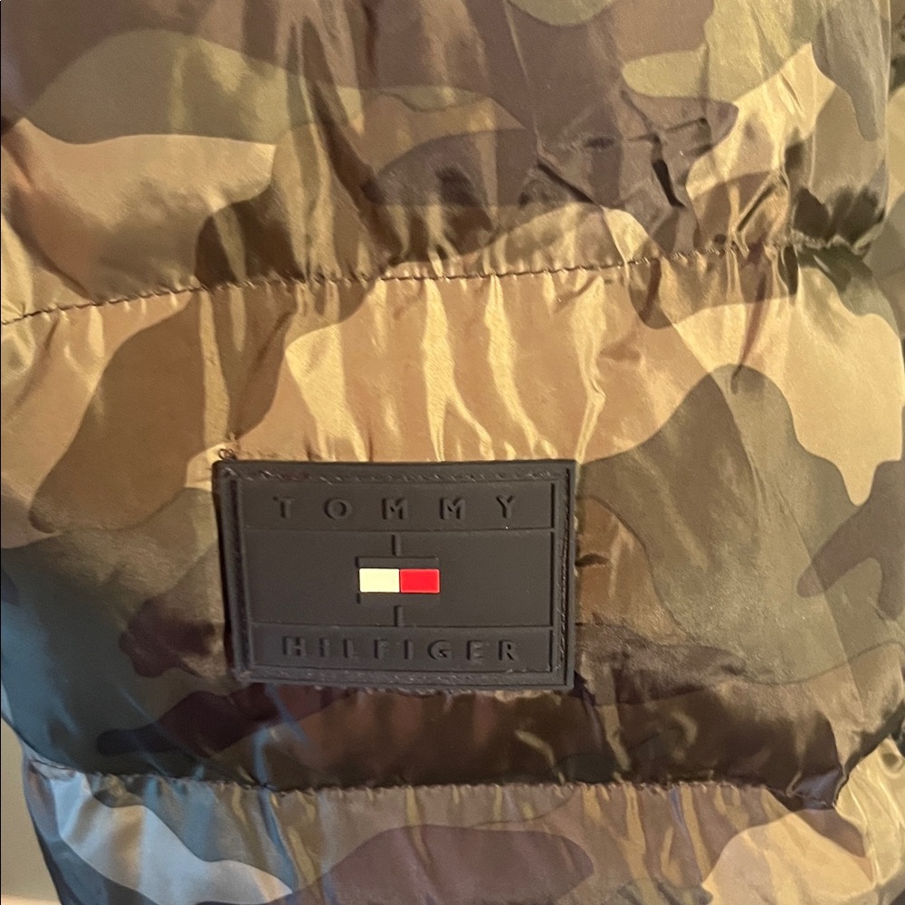 Tommy Hilfiger Camo Puffer Jacket NWOT - Picture 7 of 12